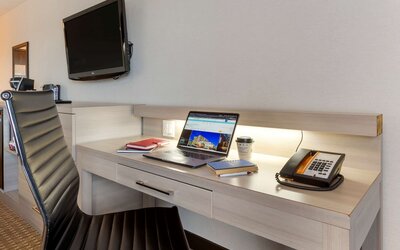 Best Western Plus Village Park Inn
