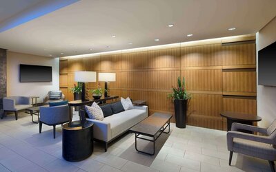 Hilton Indianapolis Hotel & Suites