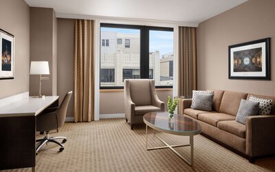 Hilton Indianapolis Hotel & Suites