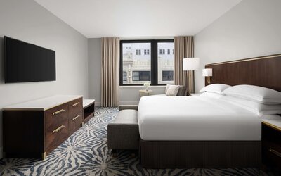 Hilton Indianapolis Hotel & Suites