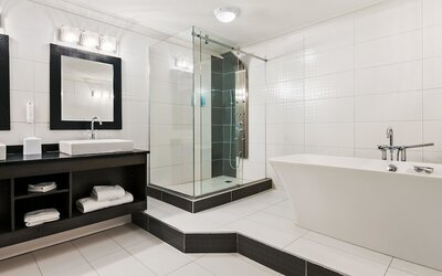 Best Western Plus Village Park Inn