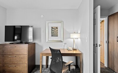 Staybridge Suites Calgary Airport by IHG