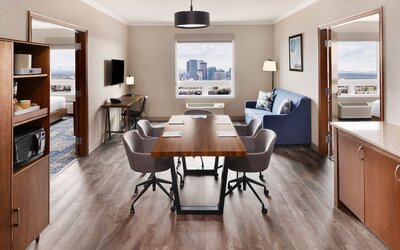 Four Points by Sheraton Calgary Airport