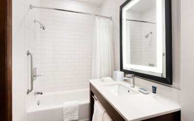 Four Points by Sheraton Calgary Airport