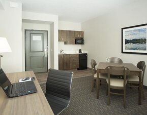 Wingate By Wyndham Calgary Airport