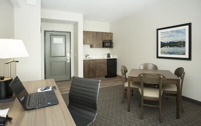 Wingate By Wyndham Calgary Airport