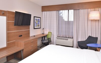 Holiday Inn Express & Suites Indianapolis Dtn-Conv Ctr Area by IHG