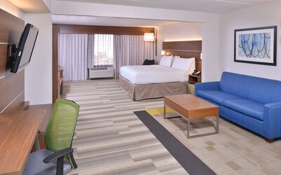 Holiday Inn Express & Suites Indianapolis Dtn-Conv Ctr Area by IHG