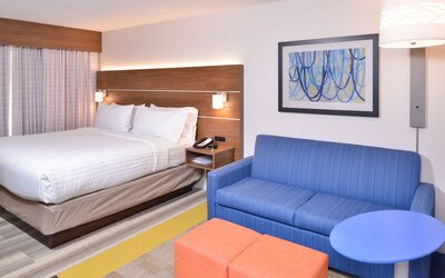 Holiday Inn Express & Suites Indianapolis Dtn-Conv Ctr Area by IHG