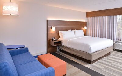 Holiday Inn Express & Suites Indianapolis Dtn-Conv Ctr Area by IHG