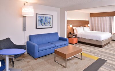 Holiday Inn Express & Suites Indianapolis Dtn-Conv Ctr Area by IHG