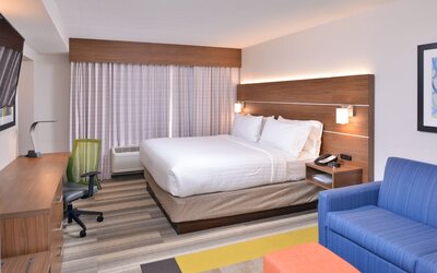 Holiday Inn Express & Suites Indianapolis Dtn-Conv Ctr Area by IHG