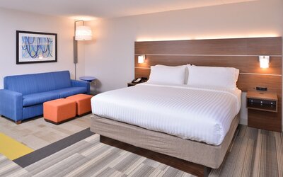 Holiday Inn Express & Suites Indianapolis Dtn-Conv Ctr Area by IHG