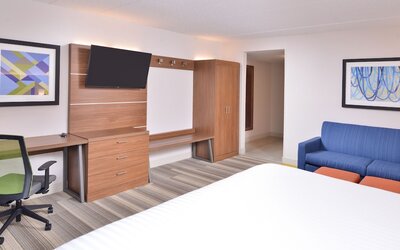 Holiday Inn Express & Suites Indianapolis Dtn-Conv Ctr Area by IHG