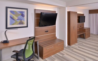 Holiday Inn Express & Suites Indianapolis Dtn-Conv Ctr Area by IHG