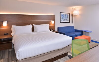 Holiday Inn Express & Suites Indianapolis Dtn-Conv Ctr Area by IHG