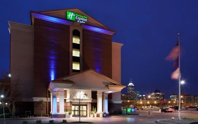 Holiday Inn Express & Suites Indianapolis Dtn-Conv Ctr Area by IHG