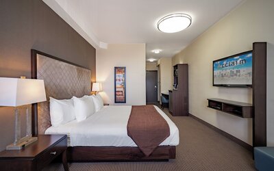 Acclaim Hotel By CLIQUE