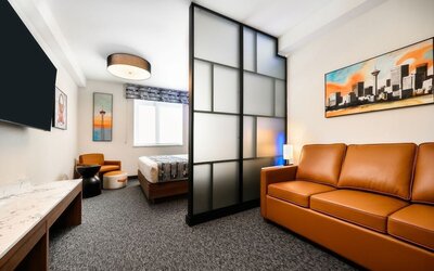 Acclaim Hotel By CLIQUE