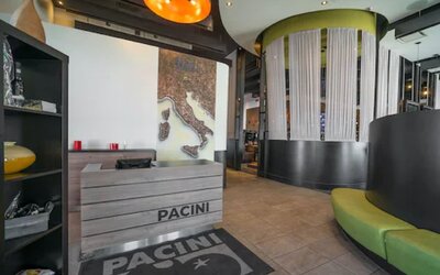 Acclaim Hotel By CLIQUE