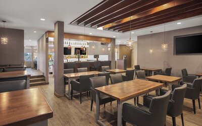 Holiday Inn Calgary-Airport by IHG