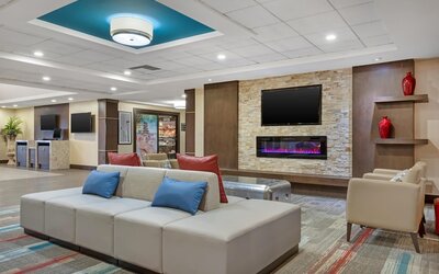 Best Western Plus Port O'Call Hotel