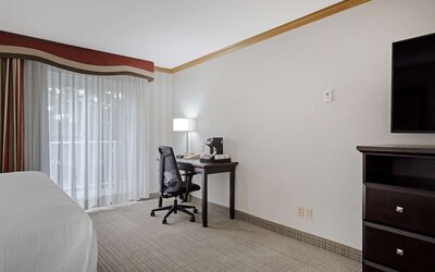 Best Western Plus Port O'Call Hotel