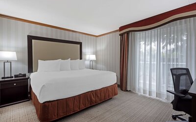Best Western Plus Port O'Call Hotel