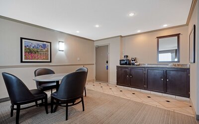 Best Western Plus Port O'Call Hotel