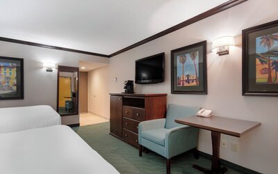 Best Western Plus Port O'Call Hotel