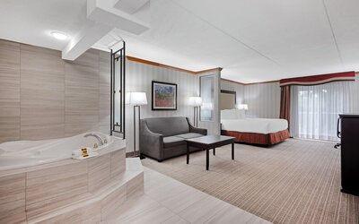 Best Western Plus Port O'Call Hotel