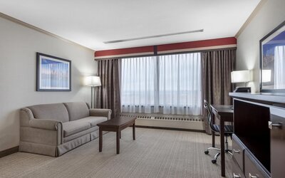 Best Western Plus Port O'Call Hotel