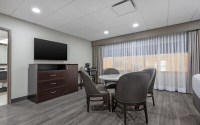 Best Western Plus Port O'Call Hotel