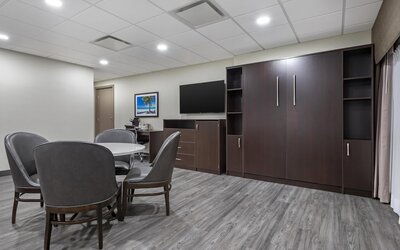 Best Western Plus Port O'Call Hotel