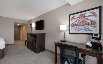 Best Western Plus Port O'Call Hotel