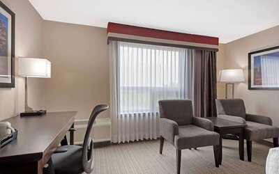 Best Western Plus Port O'Call Hotel