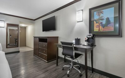 Best Western Plus Port O'Call Hotel