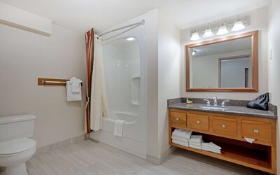 Best Western Plus Port O'Call Hotel