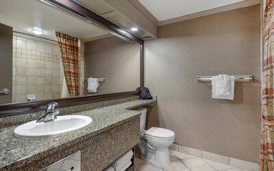Best Western Plus Port O'Call Hotel