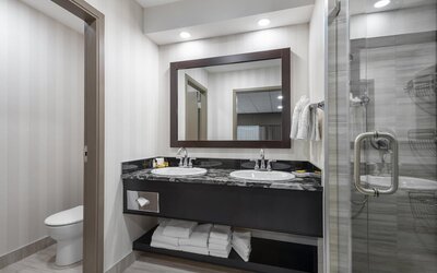 Best Western Plus Port O'Call Hotel