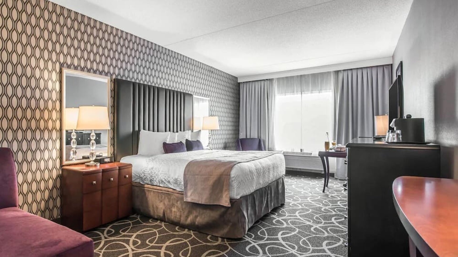 Delux king room with natural light at Park Manor Hotel.