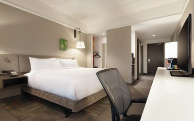 Executive Suite, 1 King Bed, Corner