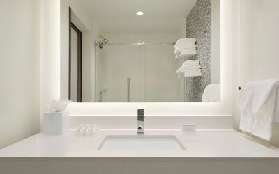 Executive Suite, 1 King Bed, Corner