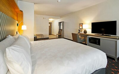 Holiday Inn Hotel & Suites Calgary Airport North by IHG