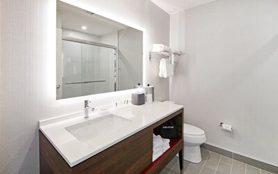 Holiday Inn Hotel & Suites Calgary Airport North by IHG