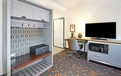 Holiday Inn Hotel & Suites Calgary Airport North by IHG