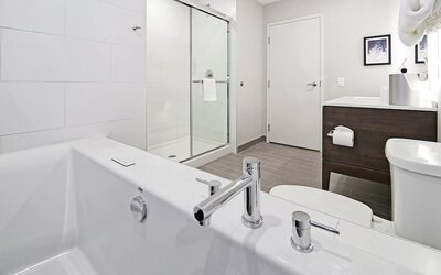 Holiday Inn Hotel & Suites Calgary Airport North by IHG