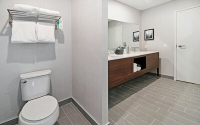 Holiday Inn Hotel & Suites Calgary Airport North by IHG