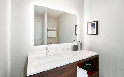 Holiday Inn Hotel & Suites Calgary Airport North by IHG