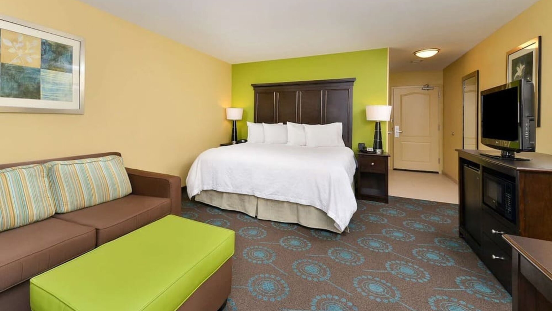 Spacious delux king room at Hampton Inn Iowa City/University Area.